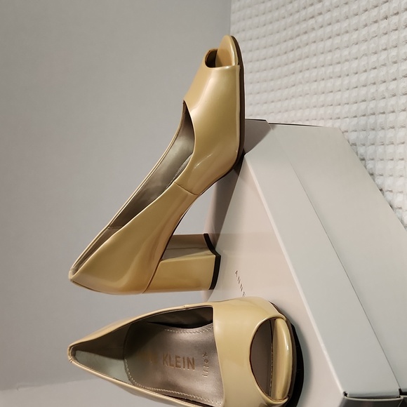 Anne Klein Pale Yellow Patent Leather Pumps - Picture 6 of 16